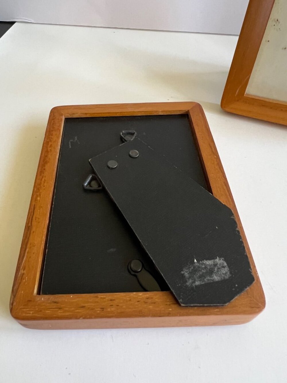 Mid-century Modern Rounded-edge Photo Frame Set - Picture 4 of 5